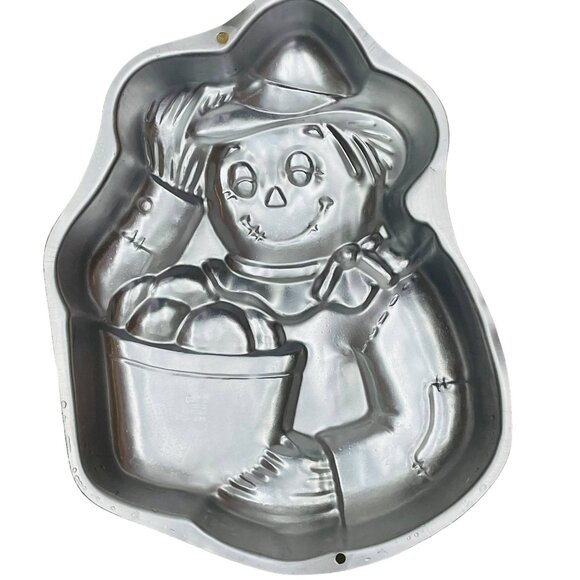 Wilton 1998 Scarecrow Cake Pan Mold 2105-2001 Aluminum Bakeware Halloween Fall - Picture 1 of 6